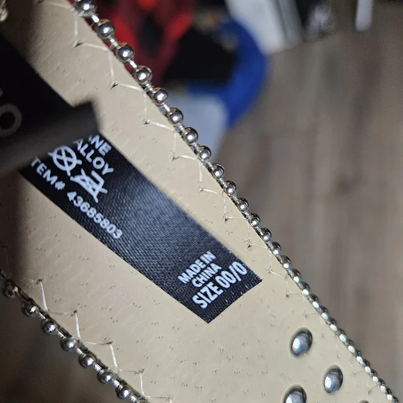 💥Sale💥NWOT Torrid Black and Silver Rhinestone Belt - Picture 4 of 6